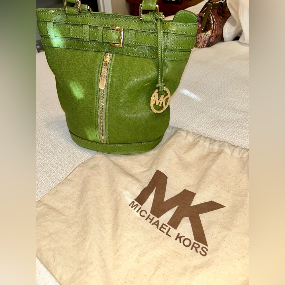 Vintage Michael Kors Bucket Handbag with dust bag! Beautiful green leather